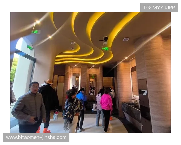 澳门百老汇项目的交通攻略与周边配套设施，方便游客高效安排出行与住宿安排